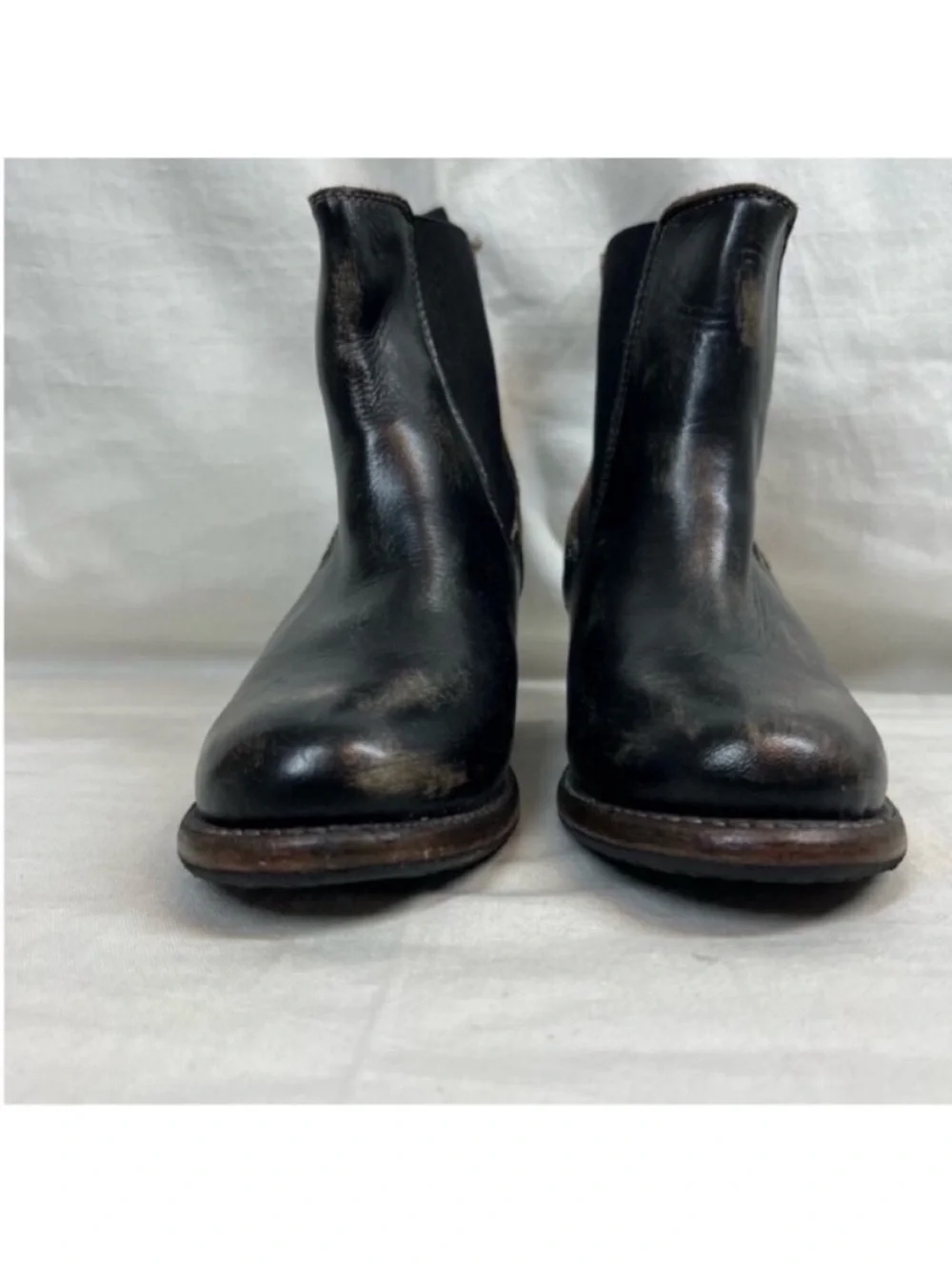 Bedstu leather heeled Chelsea booties rustic distress coastal cowgirl western